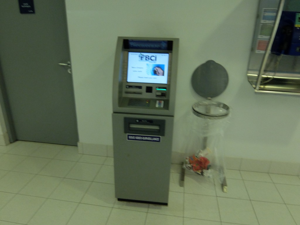 ヌメア国際空港のATM その1