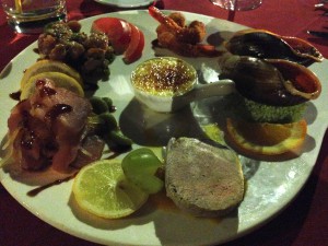 イルデパン島 ウレテラホテルのレストランにて(盛り合わせ)